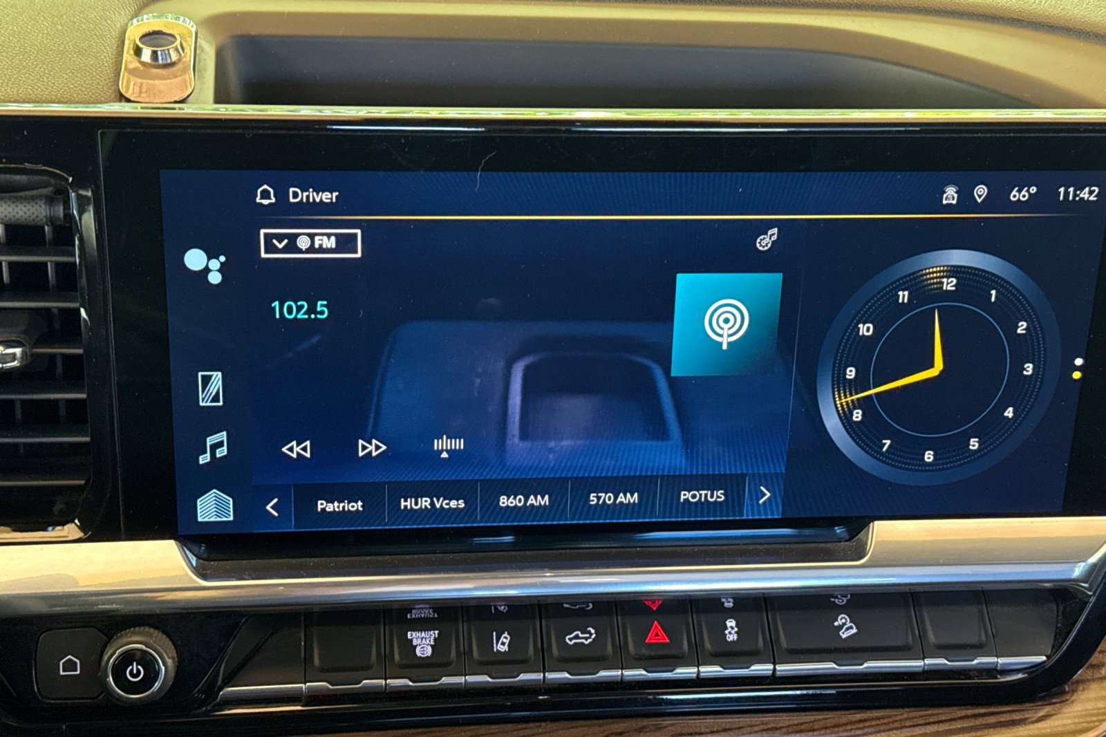 Used 2024 Chevrolet Silverado 2500 LT w/ Convenience Package image 23