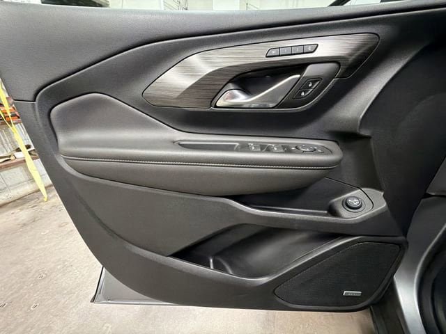 Used 2023 GMC Terrain SLT w/ Infotainment Package II FWD image 25