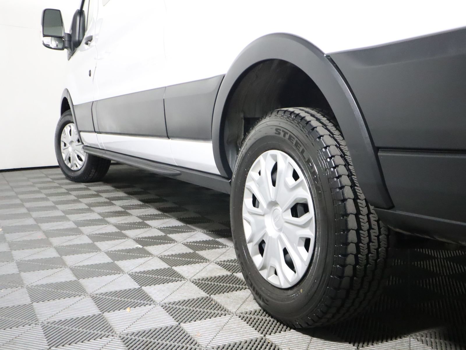 Used 2024 Ford Transit 350 XLT image 22