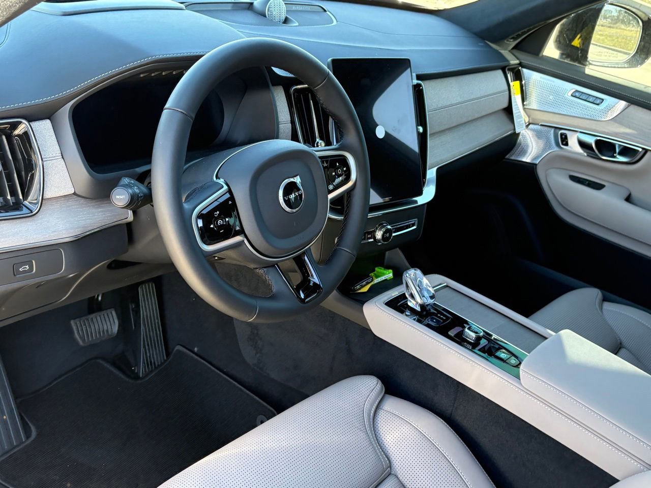 New 2026 Volvo XC90 B6 Ultra w/ Lounge Package image 14