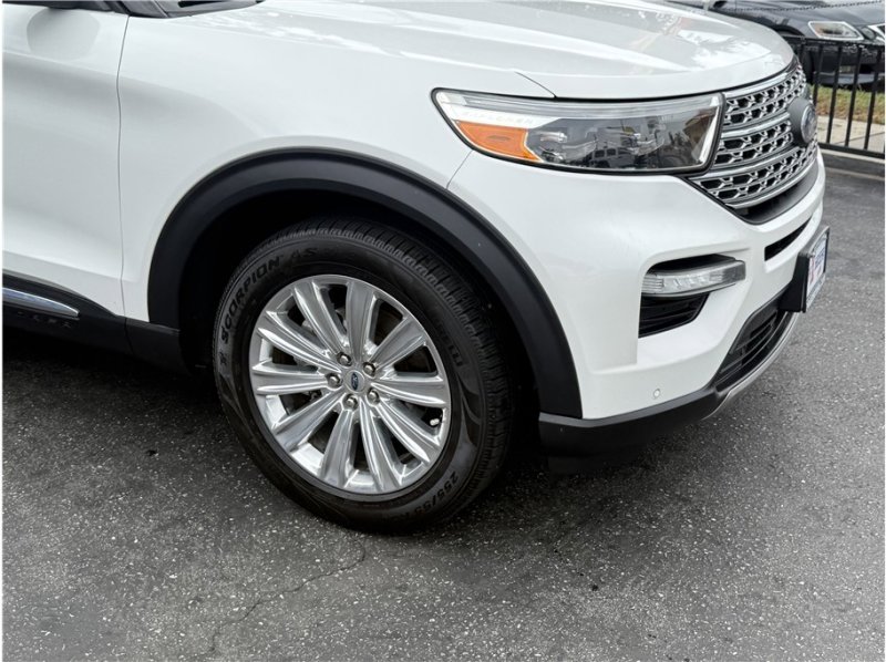 Used 2020 Ford Explorer Limited w/ Class III Trailer Tow Package image 8