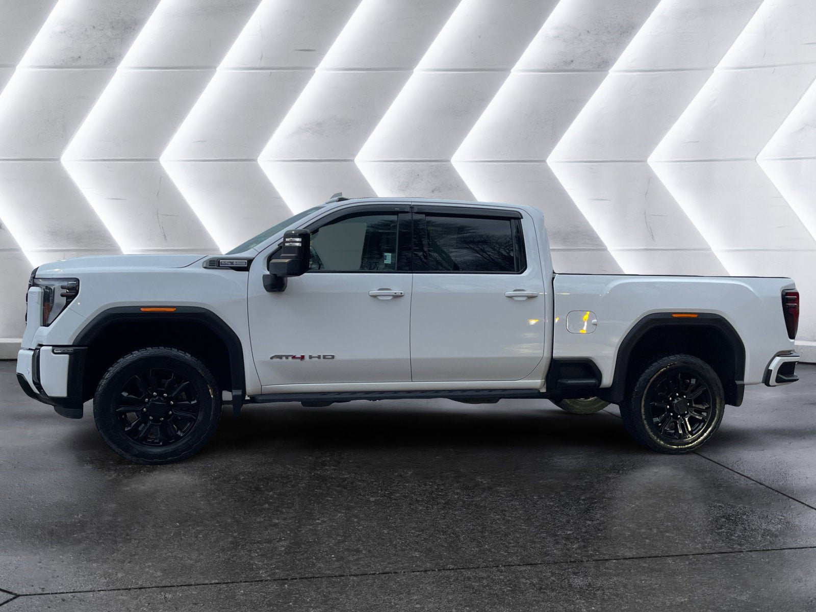Used 2024 GMC Sierra 2500 AT4 w/ Technology Package AWD/4WD image 3