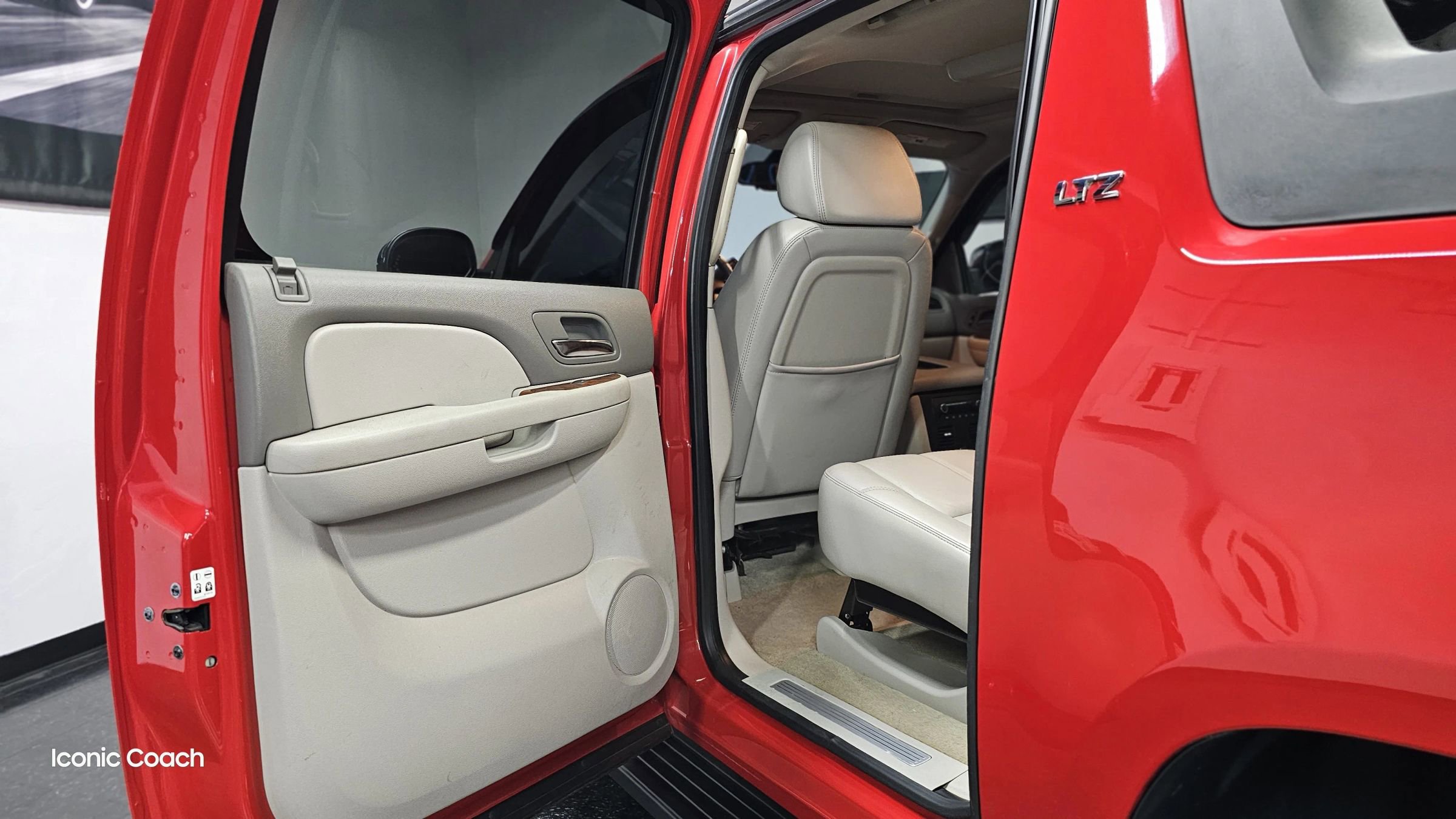Used 2007 Chevrolet Avalanche LTZ w/ LTZ Preferred Equipment Group AWD/4WD image 30