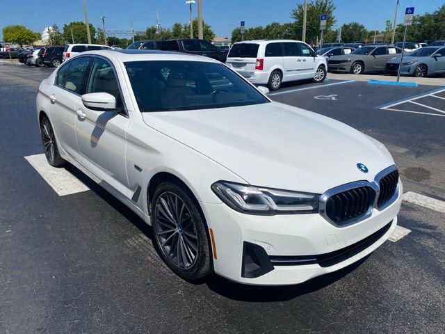 Used 2023 BMW 530e w/ Premium Package RWD image 2