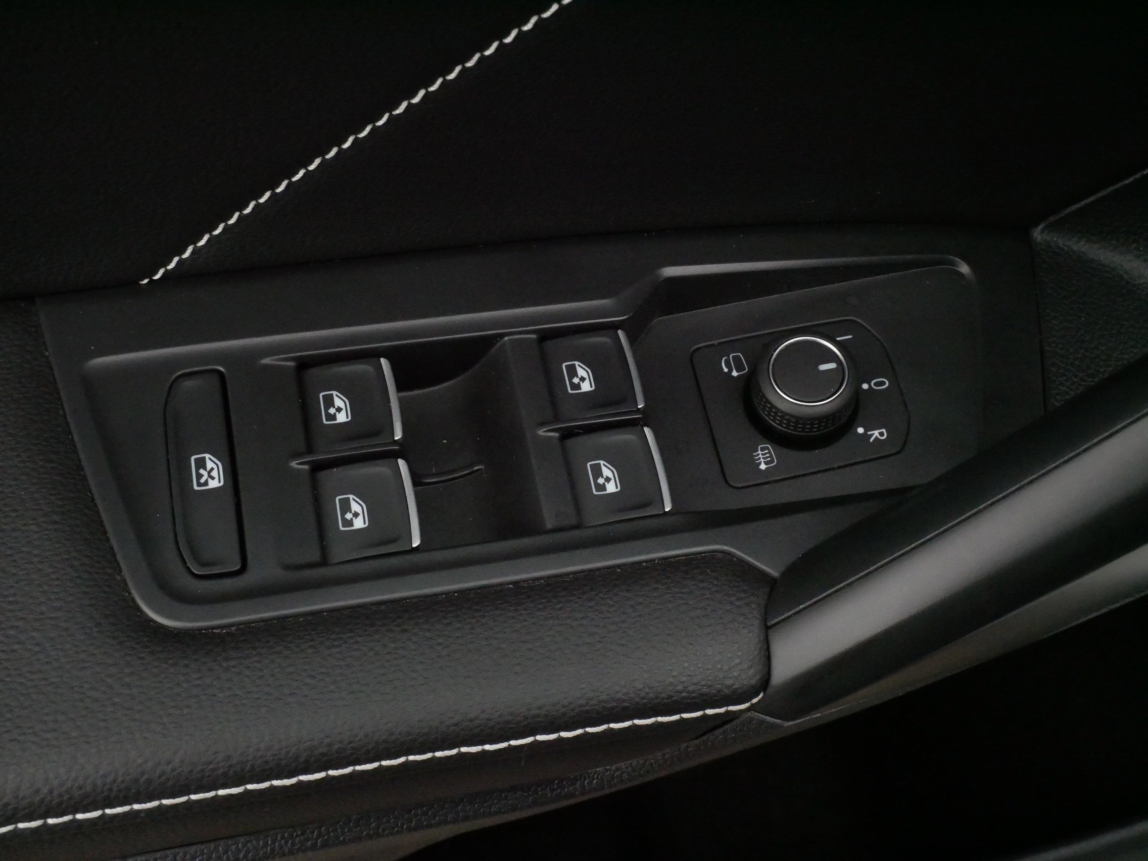 Used 2023 Volkswagen Tiguan SEL R-Line image 19