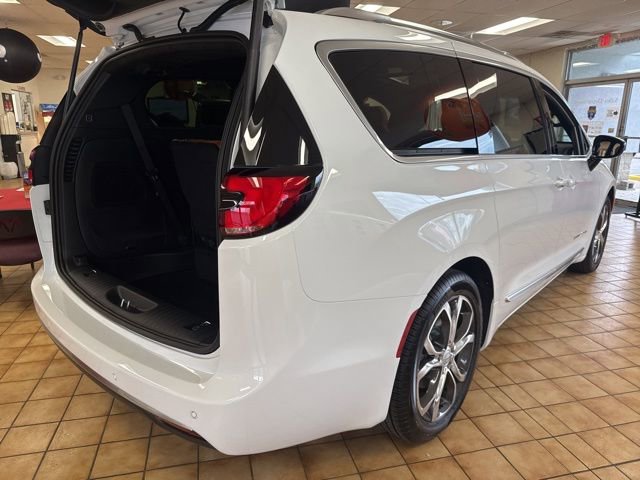 New 2026 Chrysler Pacifica Pinnacle image 5