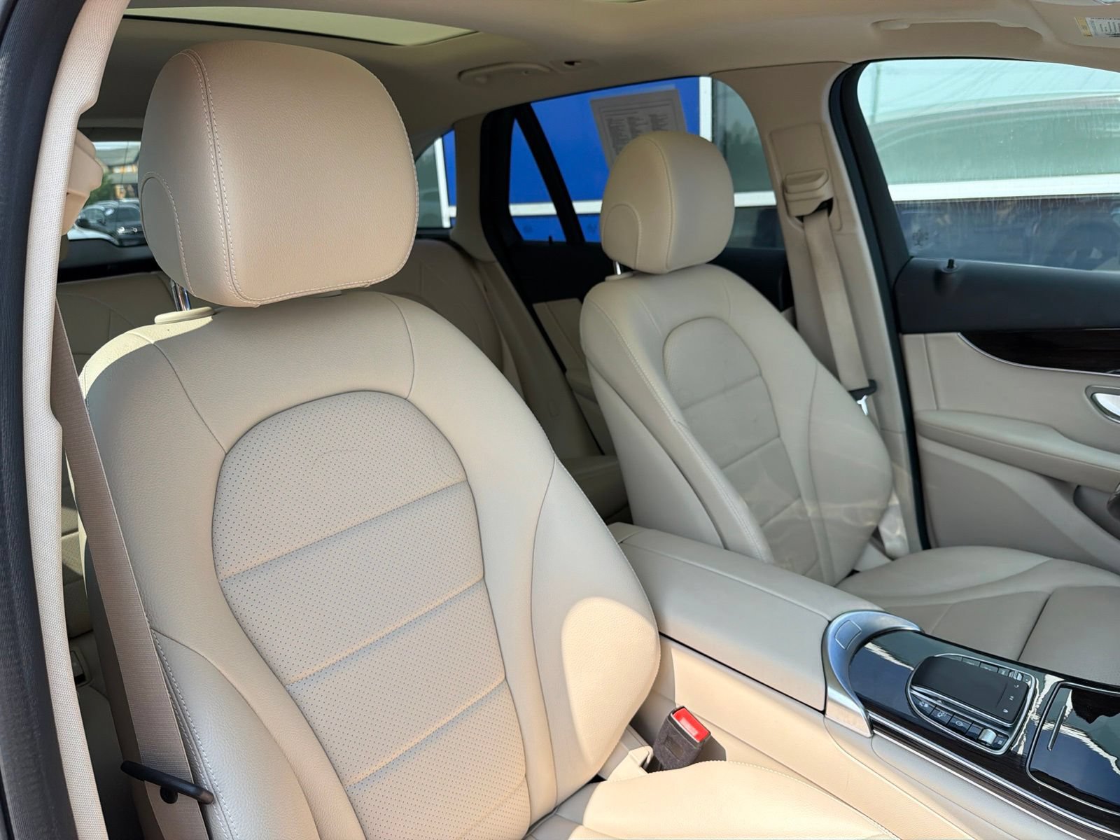 Used 2021 Mercedes-Benz GLC 300 4MATIC image 26