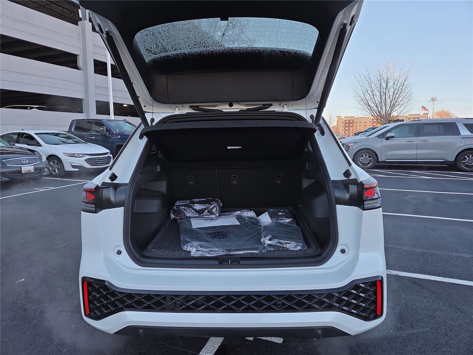 New 2026 Volkswagen Tiguan SEL R-Line image 5