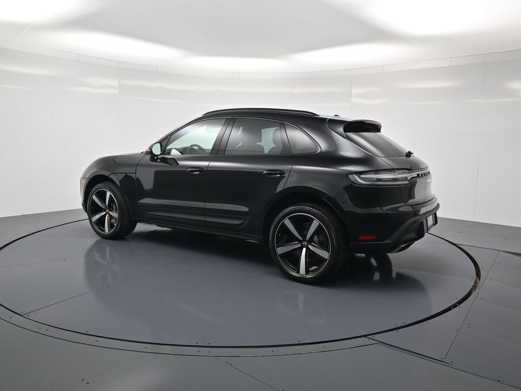 Certified 2026 Porsche Macan AWD/4WD image 3
