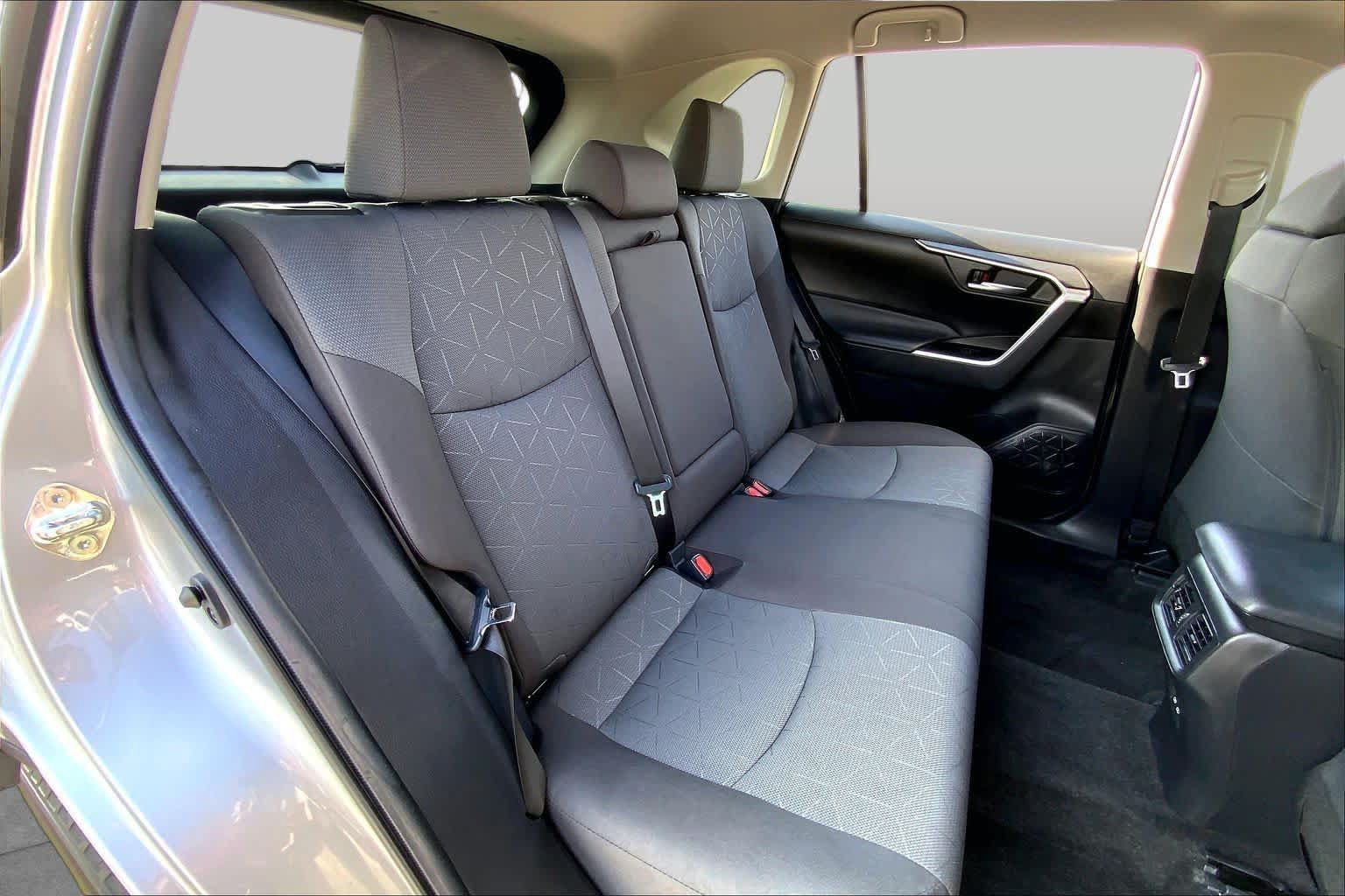 Used 2022 Toyota RAV4 XLE AWD/4WD image 19