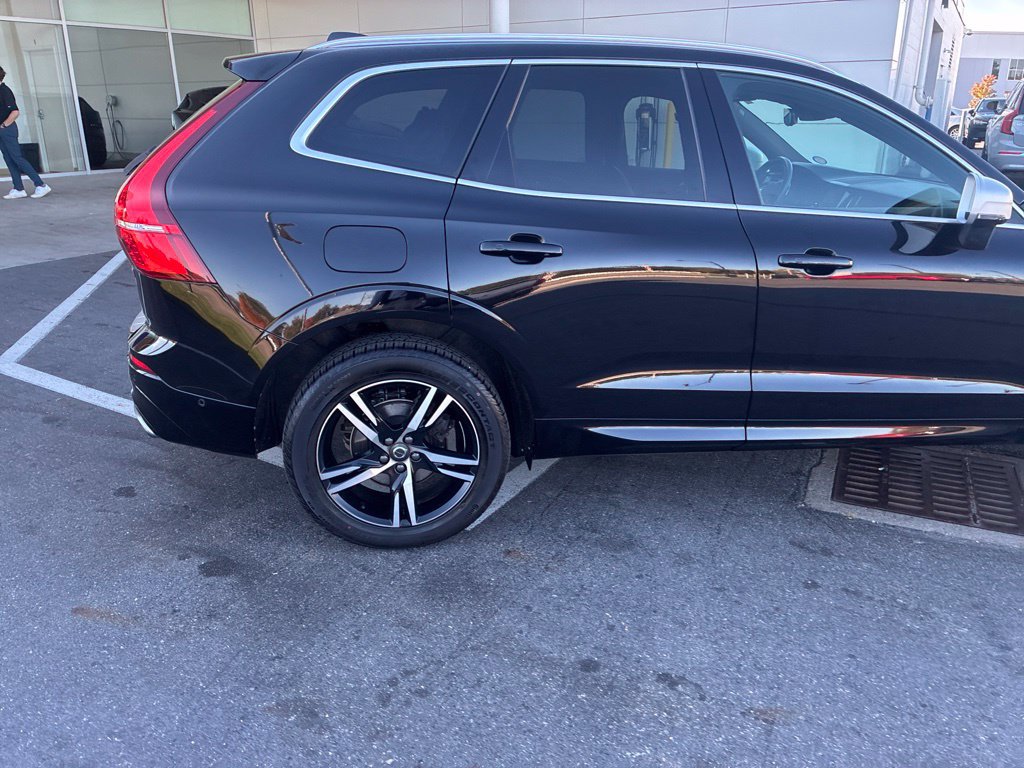 Used 2018 Volvo XC60 T5 R-Design w/ Convenience Package AWD/4WD image 4