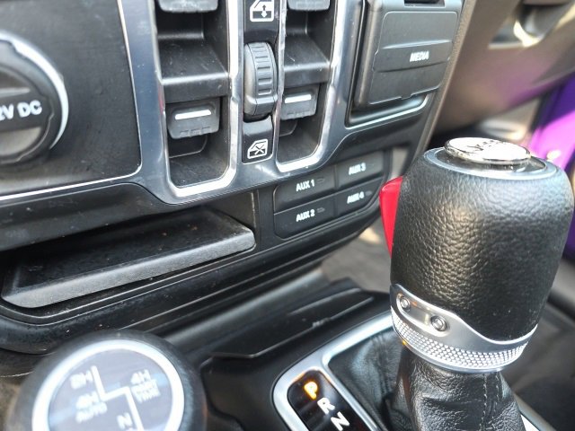 Used 2023 Jeep Wrangler Unlimited w/ Sun & Screen Package image 29