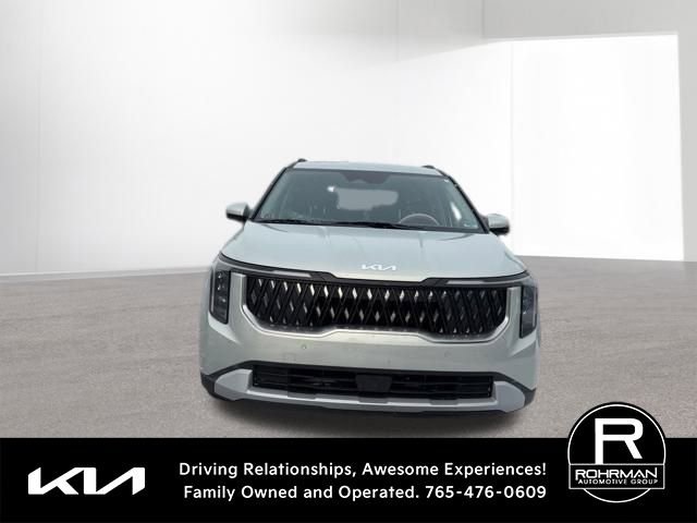 Used 2025 Kia Carnival EX image 2