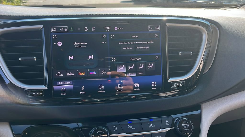 Used 2024 Chrysler Pacifica Touring-L image 21