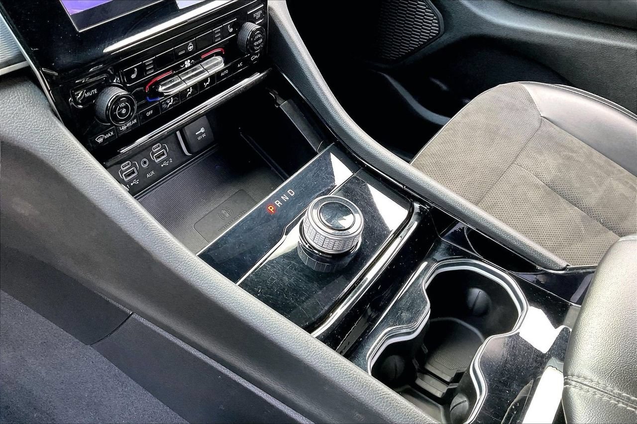 Used 2023 Jeep Grand Cherokee Altitude AWD/4WD image 31