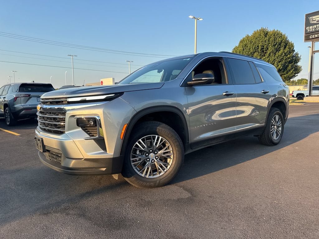 Used 2025 Chevrolet Traverse LT