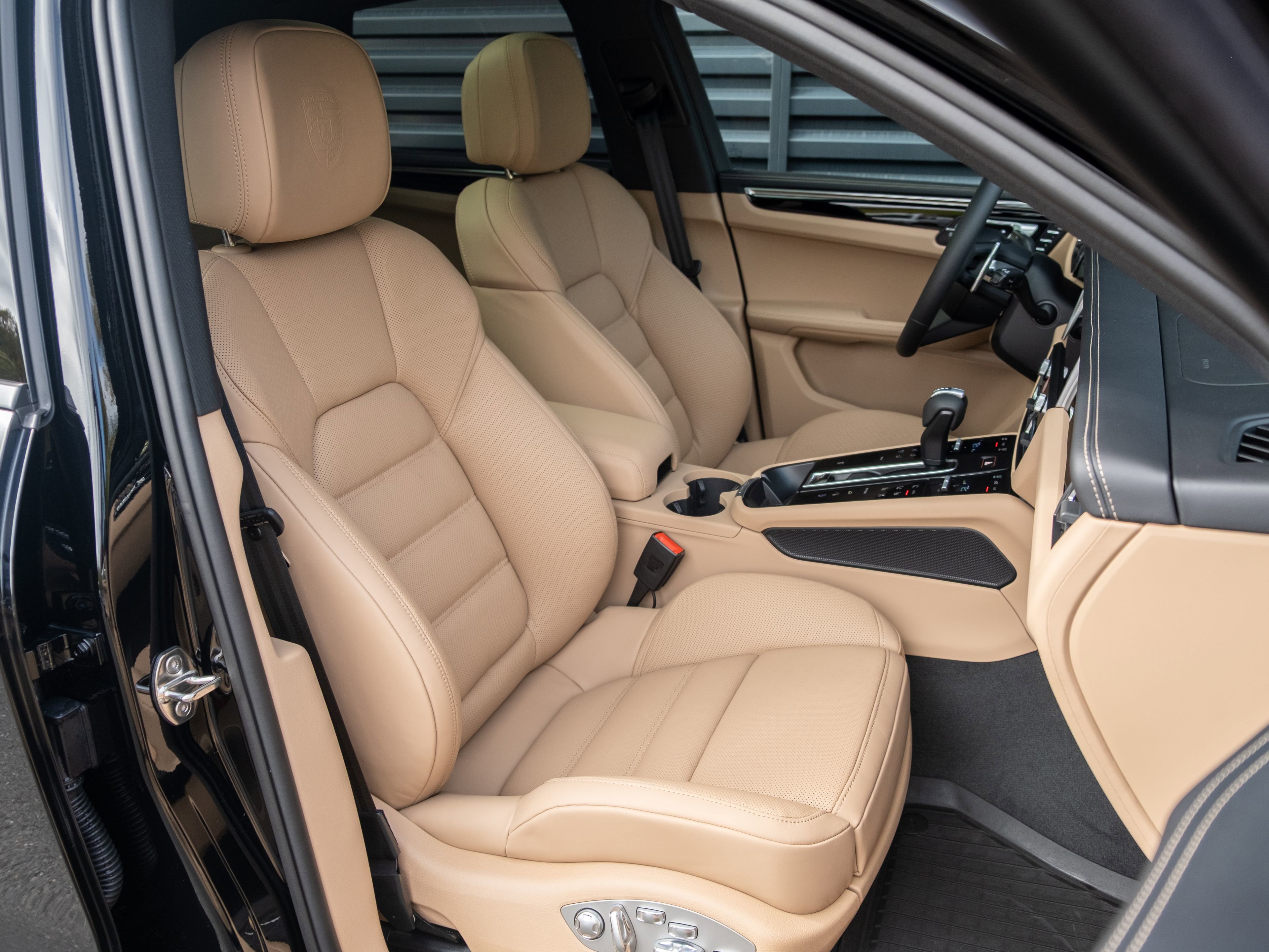 Used 2026 Porsche Macan image 37