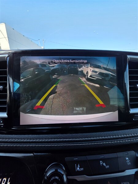 Used 2022 Chrysler Pacifica Touring-L FWD image 20