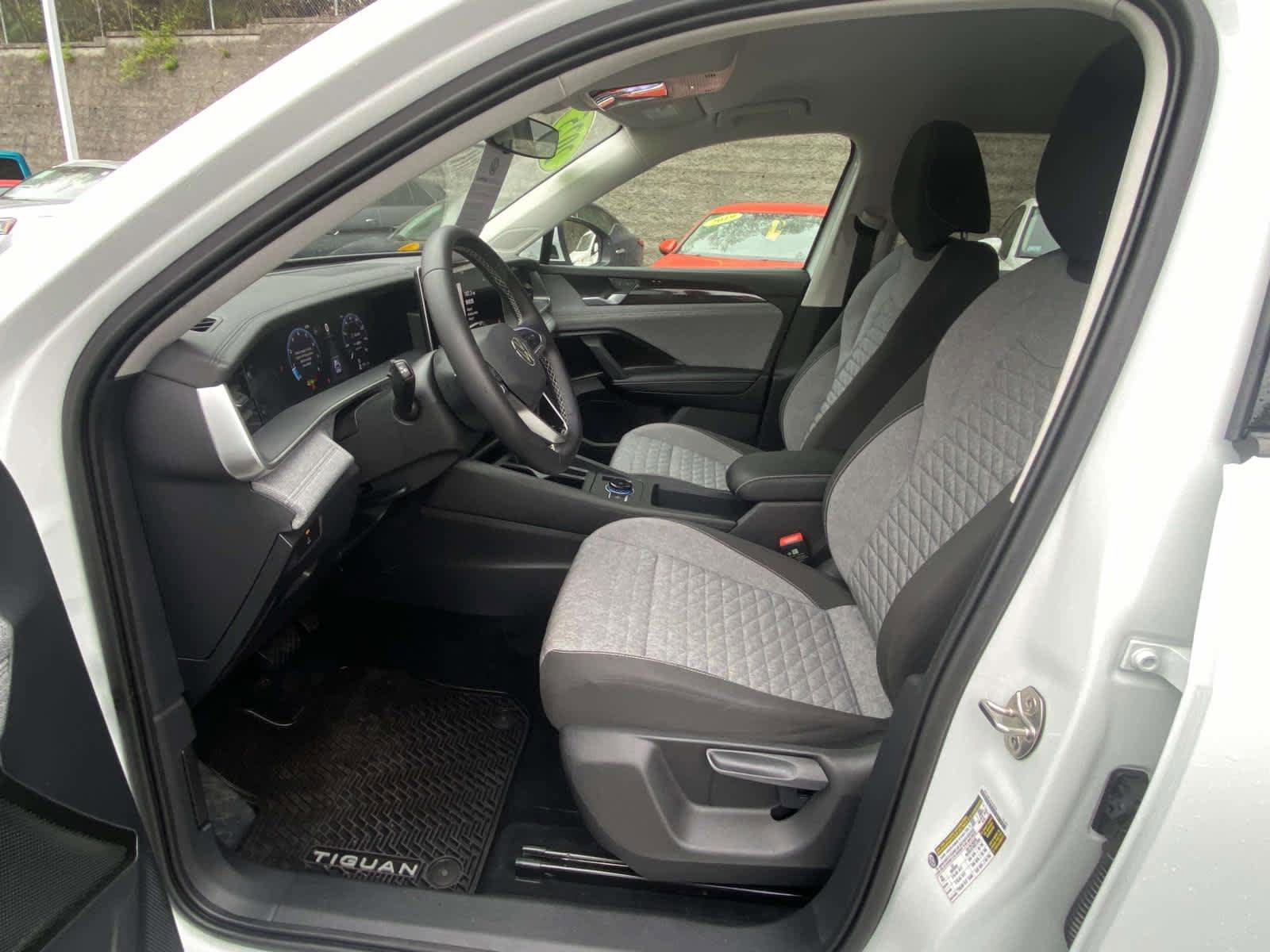 Certified 2025 Volkswagen Tiguan S AWD/4WD image 9