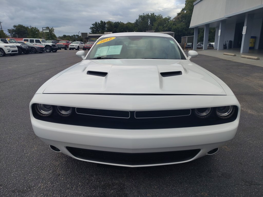 Used 2016 Dodge Challenger SXT Plus RWD image 3