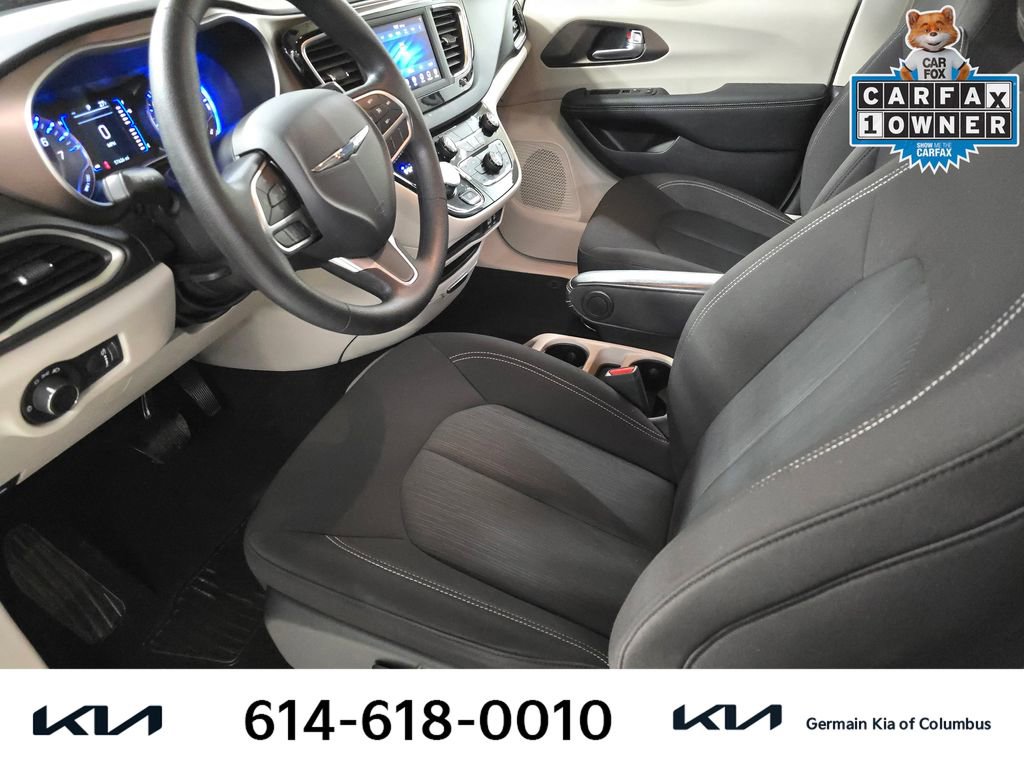 Used 2020 Chrysler Voyager L image 18