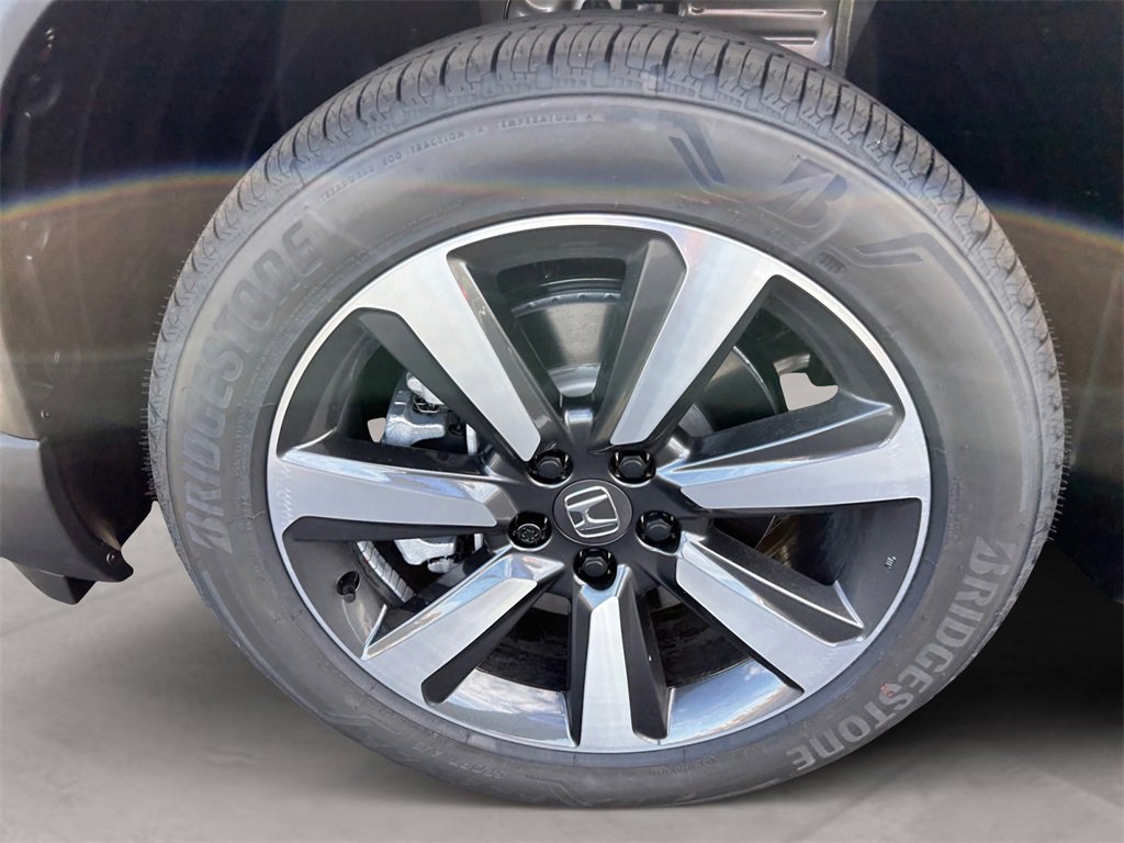 New 2025 Honda Pilot Touring image 14