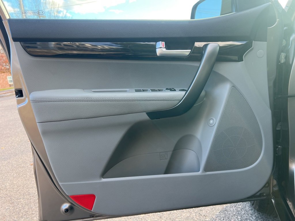 Used 2015 Kia Sorento LX image 10