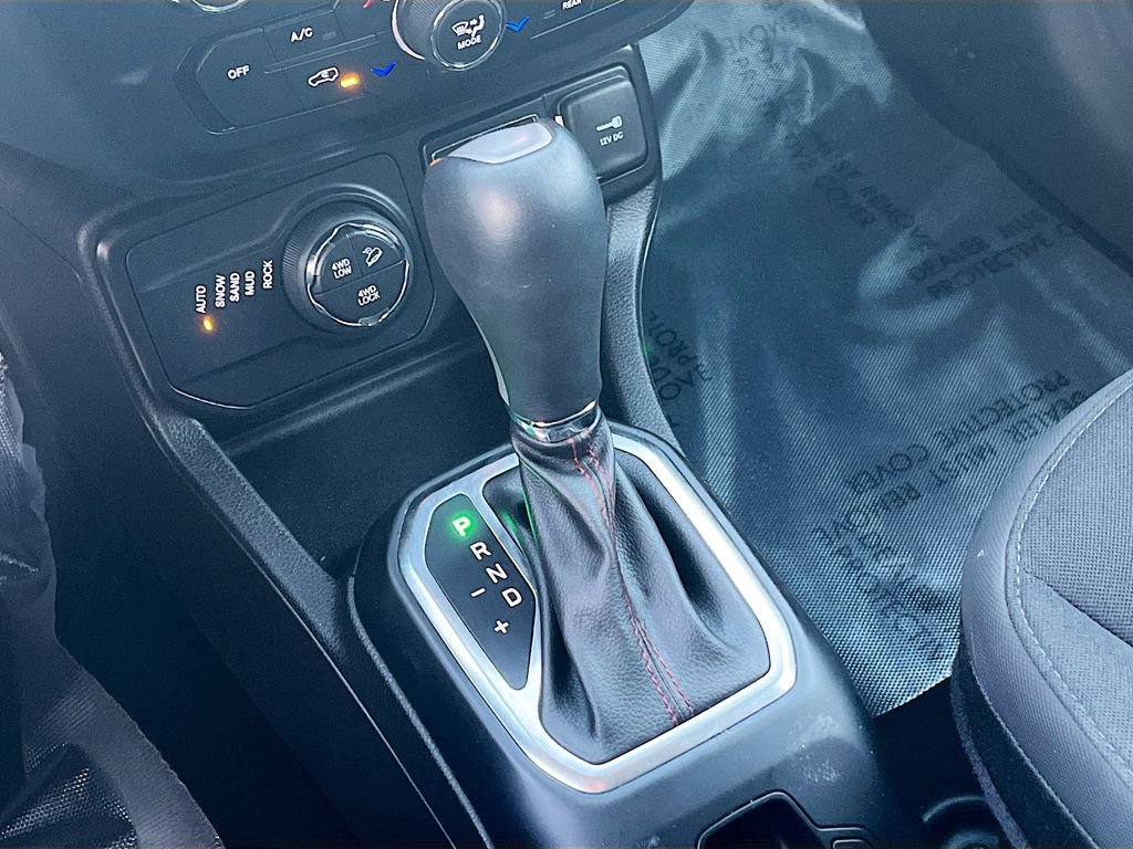 Used 2023 Jeep Renegade Trailhawk AWD/4WD image 17