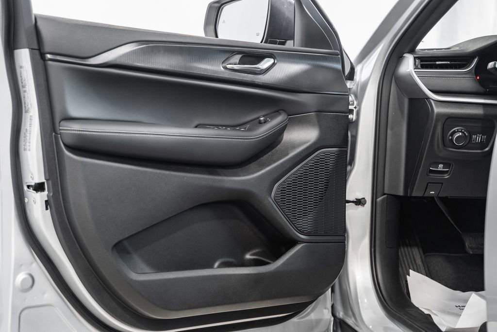 New 2025 Jeep Grand Cherokee L Laredo w/ Luxury Tech Group I image 36