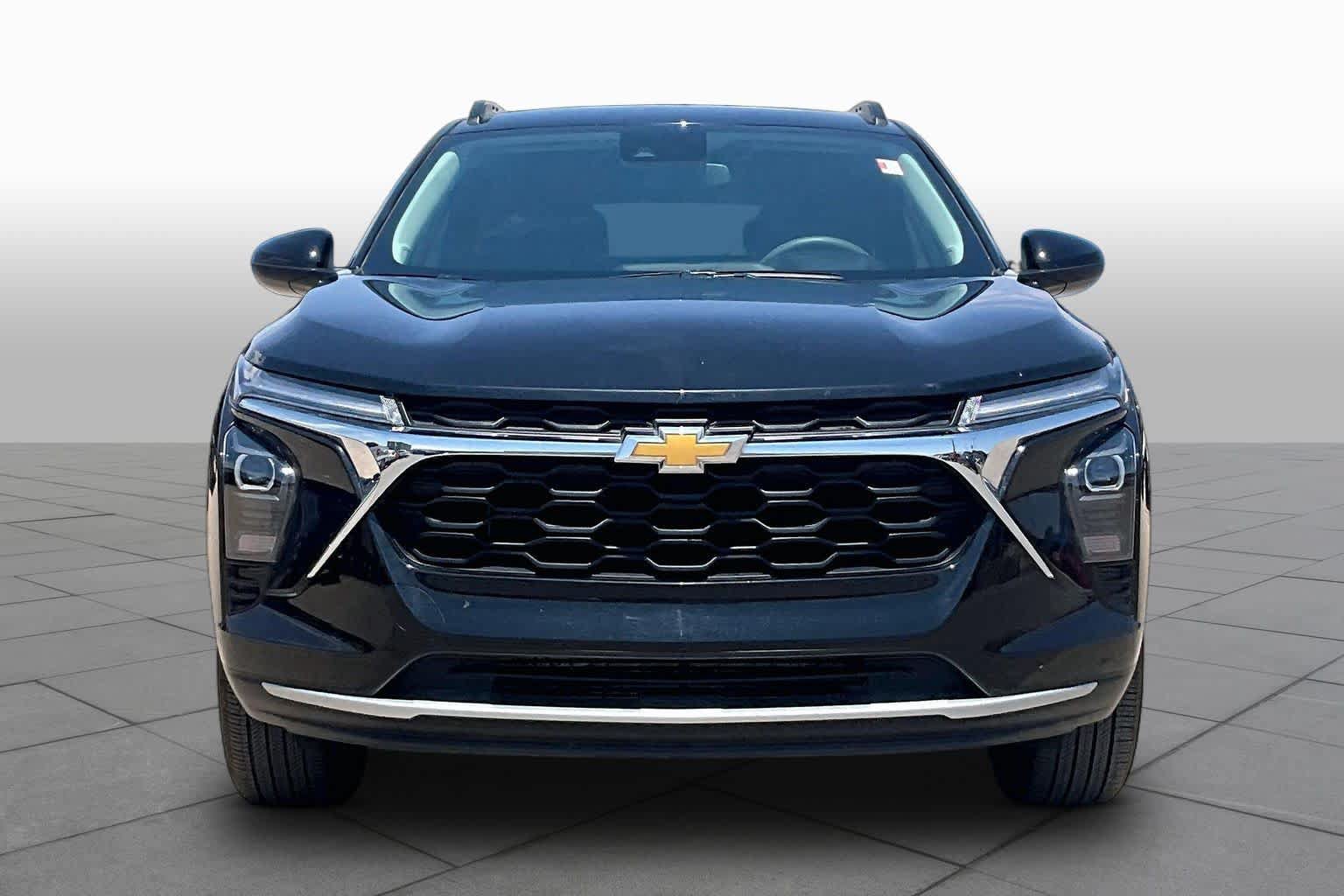 Used 2025 Chevrolet Trax LT FWD image 4