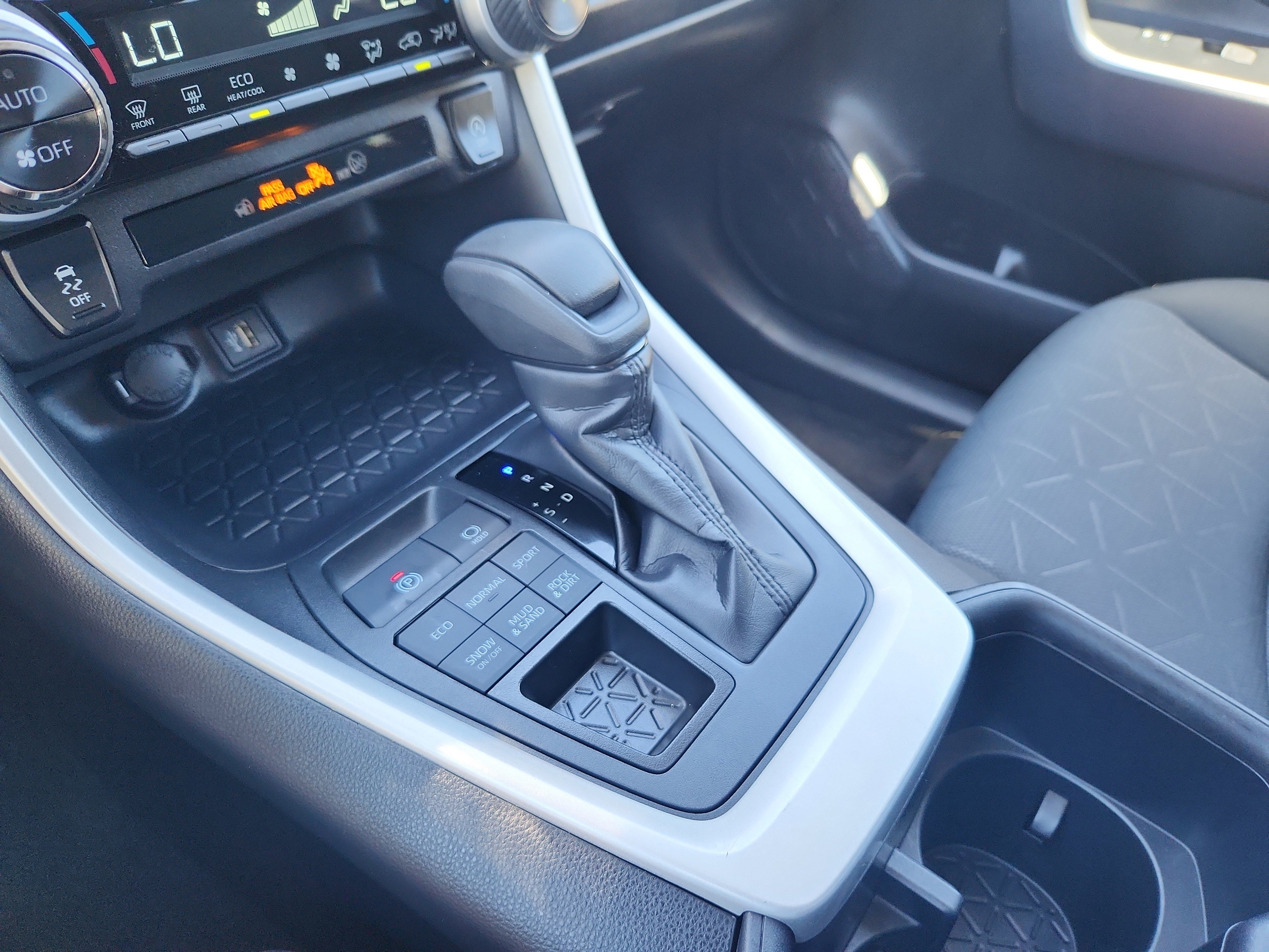 Used 2025 Toyota RAV4 XLE AWD/4WD image 23