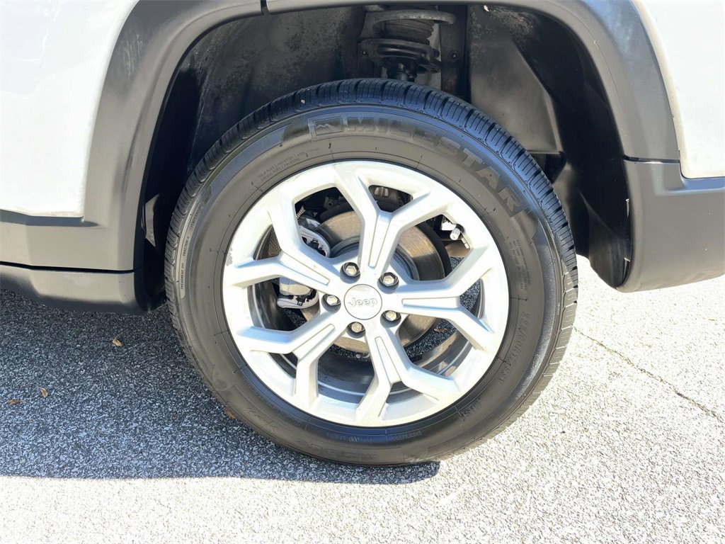 Used 2024 Jeep Compass Latitude image 10