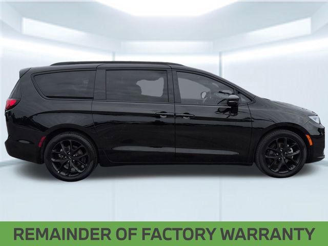 Used 2025 Chrysler Pacifica Limited image 7