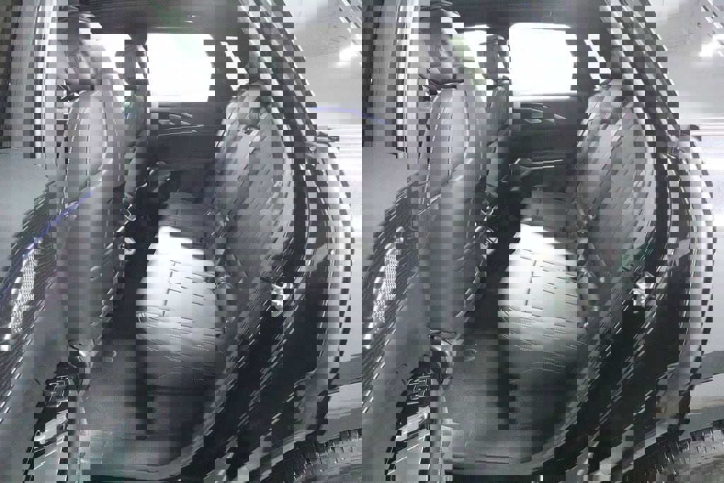 Used 2024 Cadillac Lyriq Luxury image 28