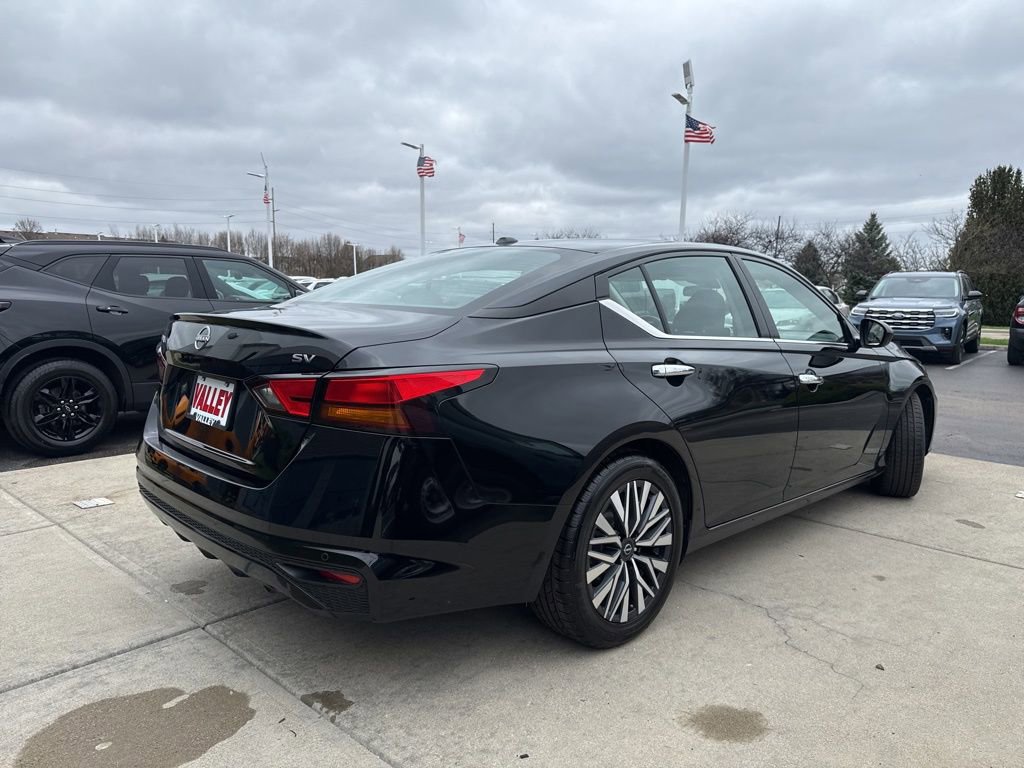 Used 2024 Nissan Altima 2.5 SV image 12