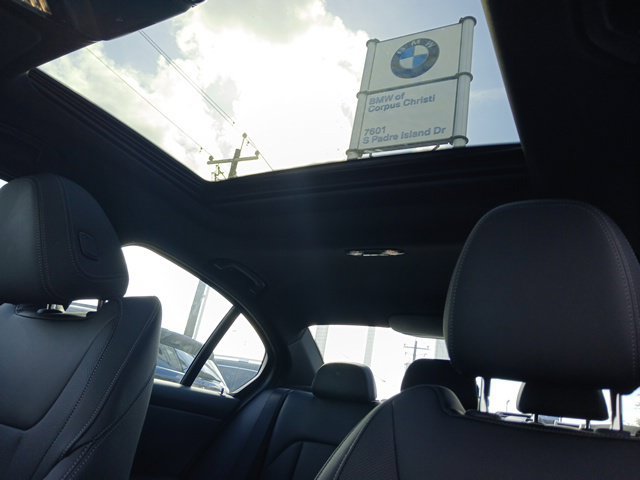 New 2026 BMW 330i Sedan w/ M Sport Package RWD image 27