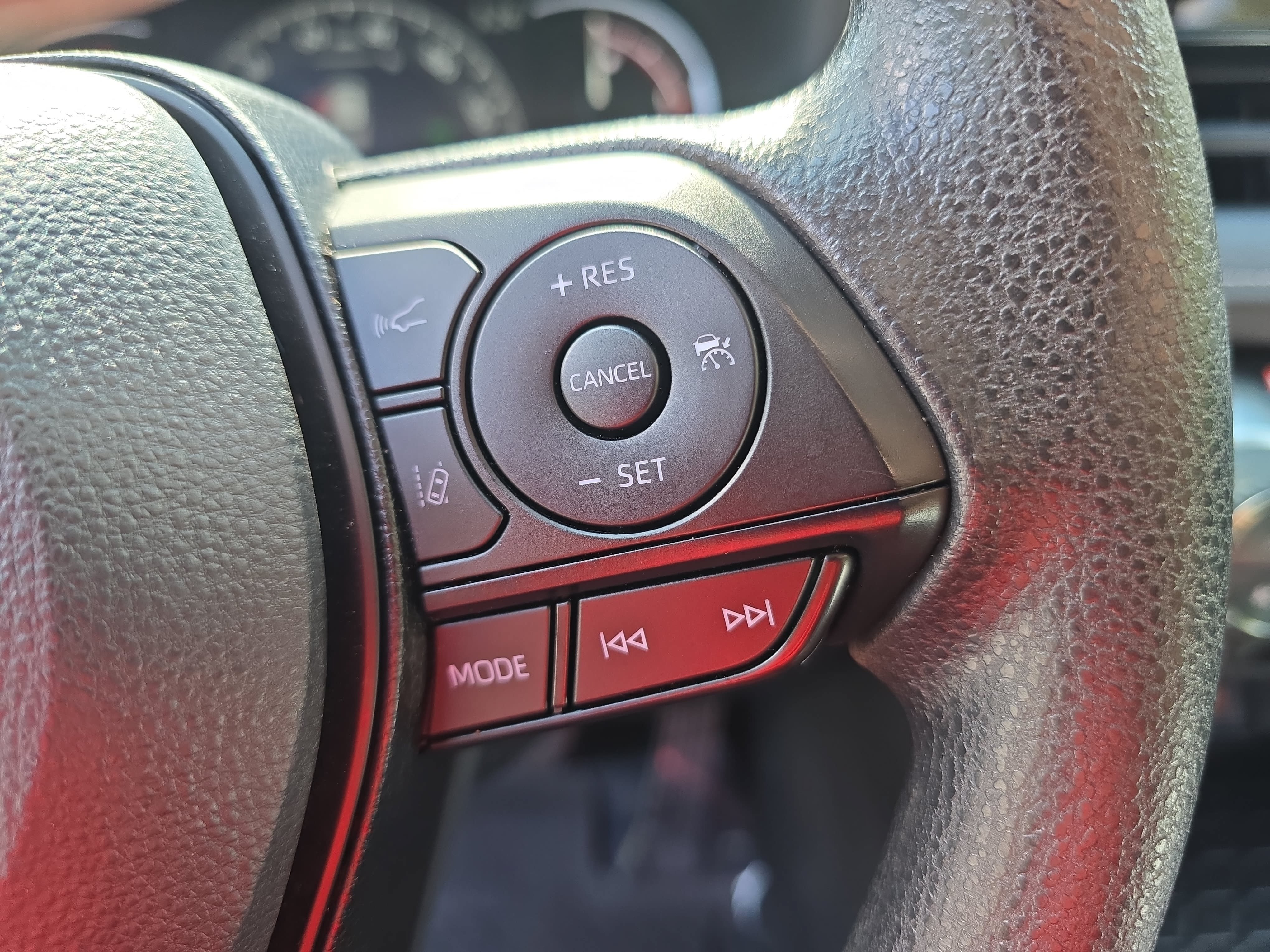 Used 2025 Toyota RAV4 XLE AWD/4WD image 16