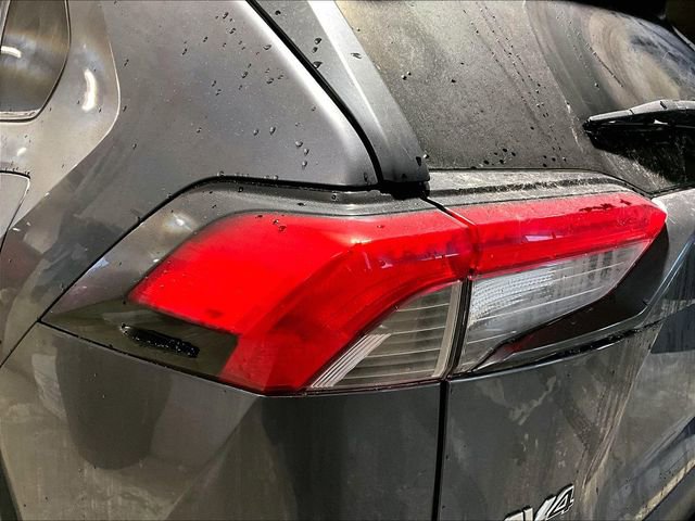 Used 2022 Toyota RAV4 XLE Premium image 32