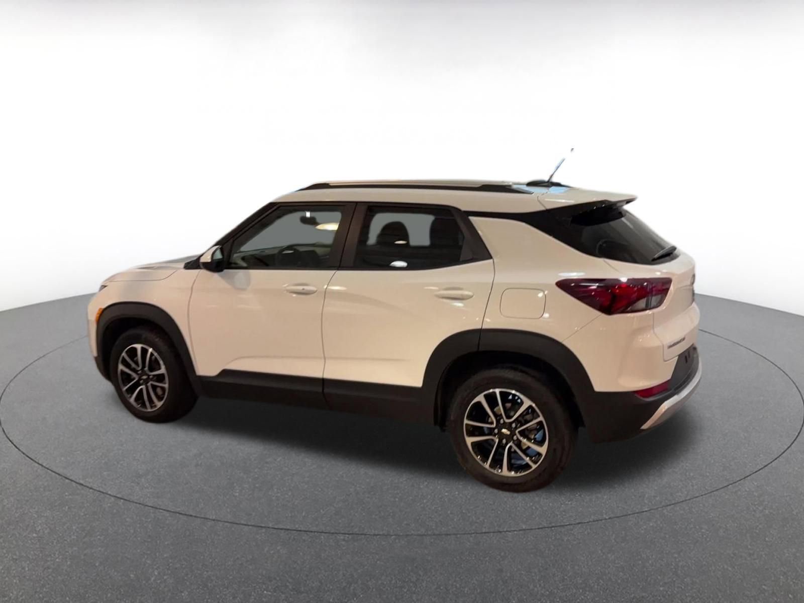 Used 2025 Chevrolet TrailBlazer LT image 11