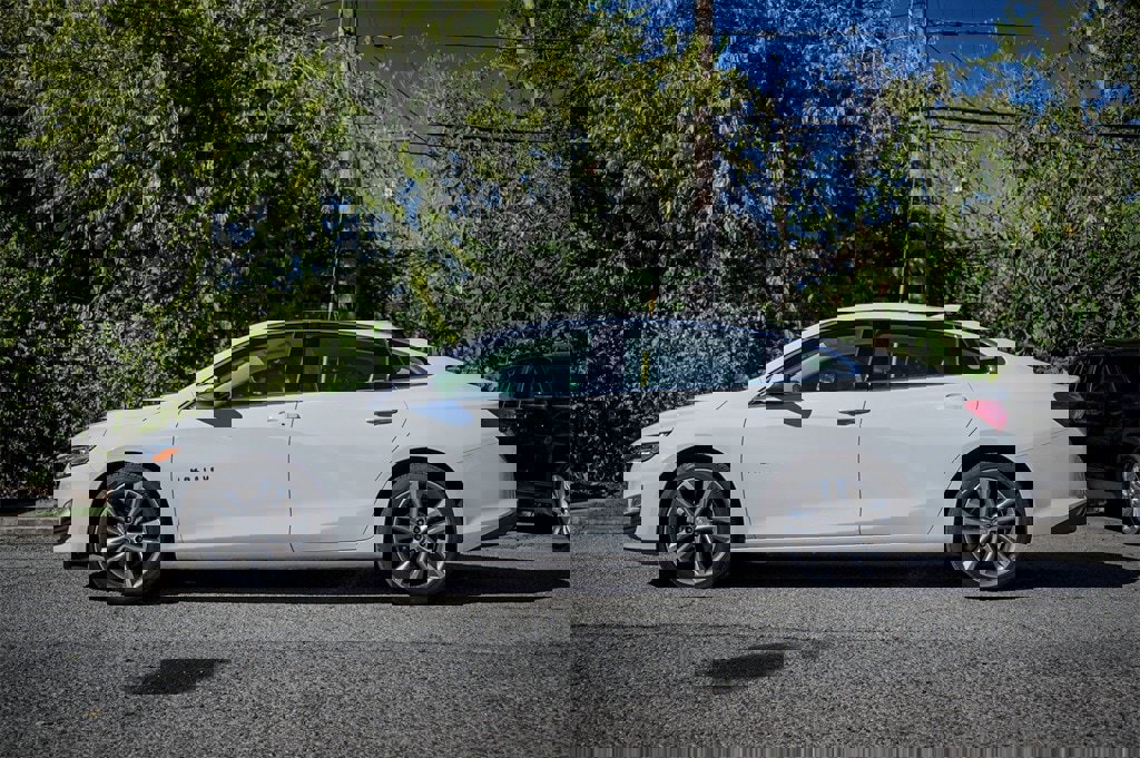 Used 2024 Chevrolet Malibu LT image 4