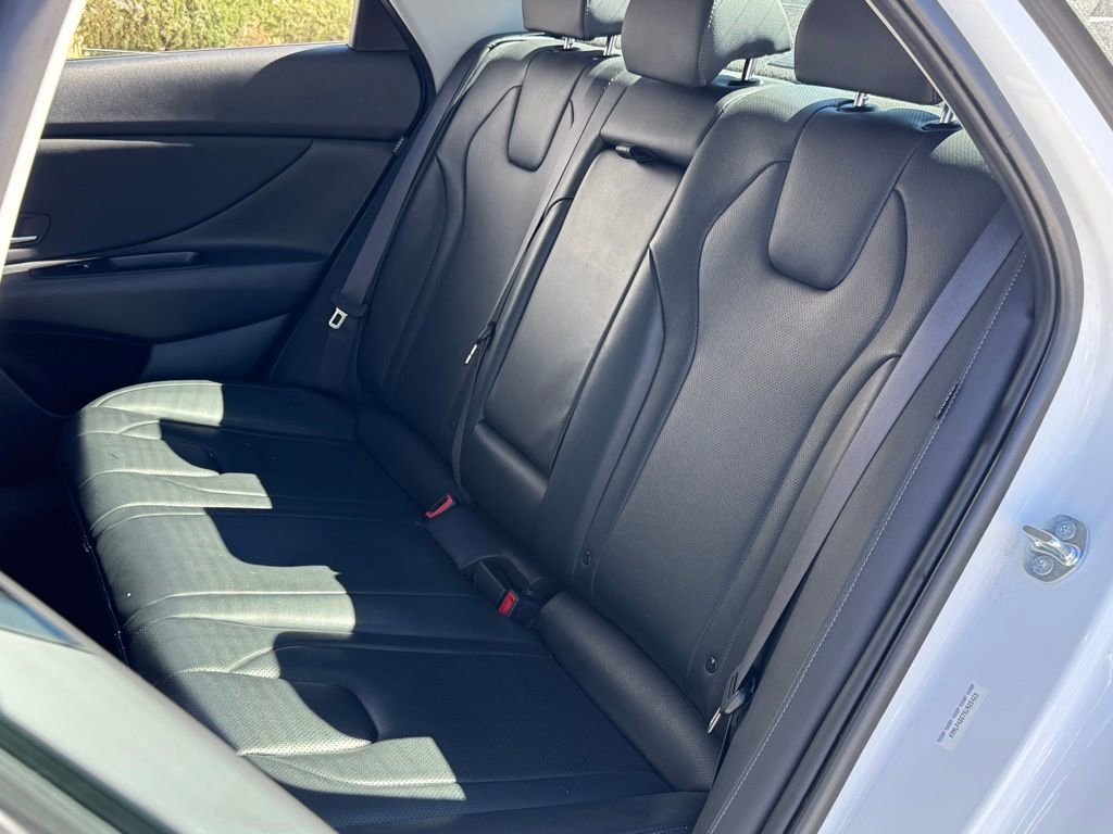 Used 2025 Hyundai Elantra Limited image 30