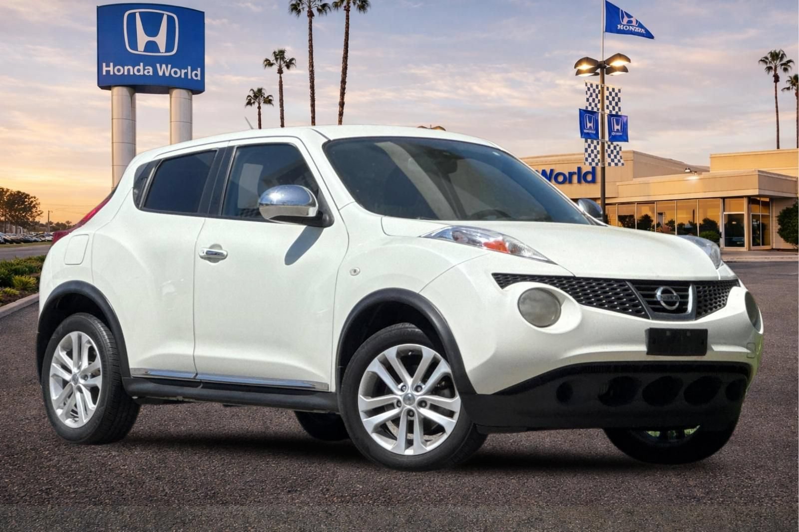Used 2012 Nissan Juke SV w/ Chrome Pkg FWD image 2