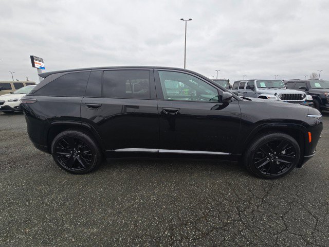 Used 2024 Jeep Wagoneer S image 2