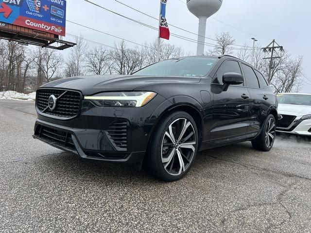 Used 2022 Volvo XC60 T8 R-Design w/ Advanced Package image 7