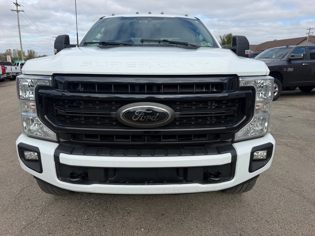 Used 2022 Ford F250 XLT w/ Black Appearance Package AWD/4WD image 3
