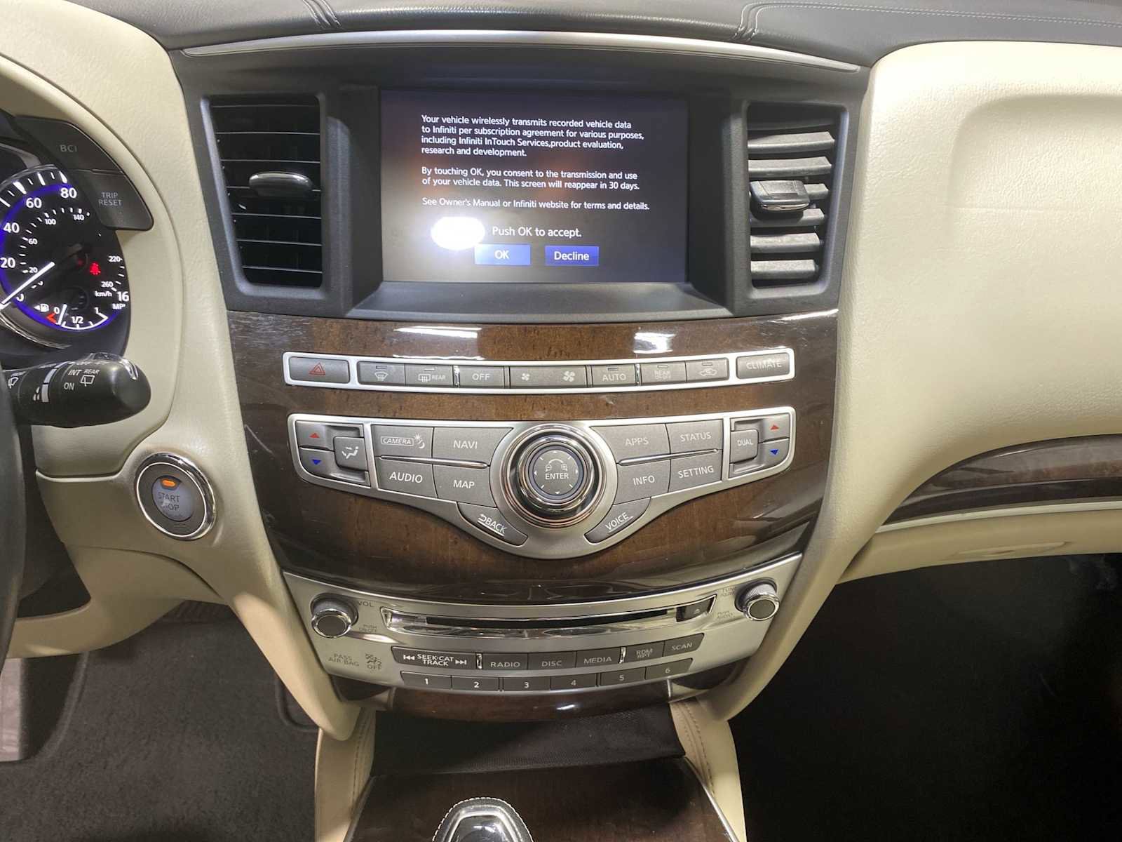 Used 2017 INFINITI QX60 FWD w/ Deluxe Technology Package image 16