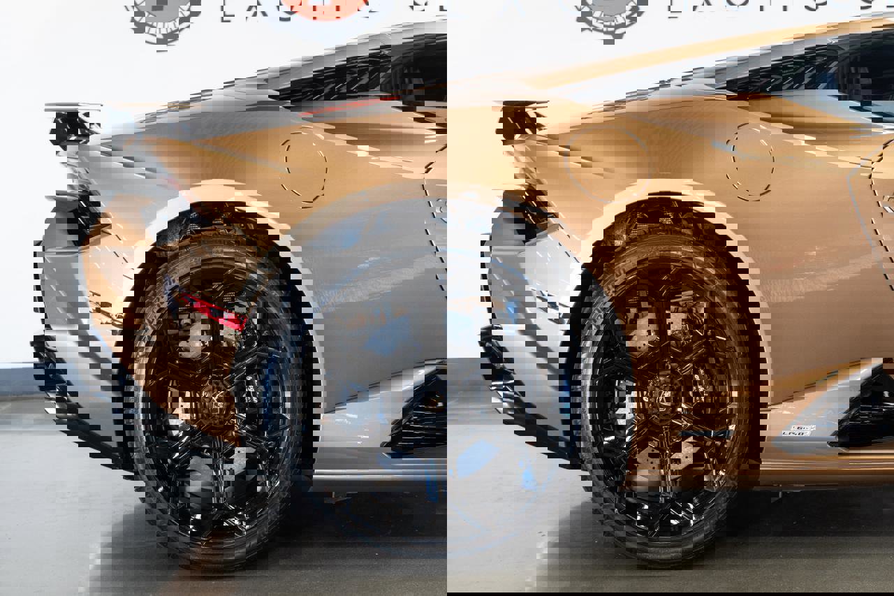 Used 2024 Lamborghini Huracan Tecnica image 33