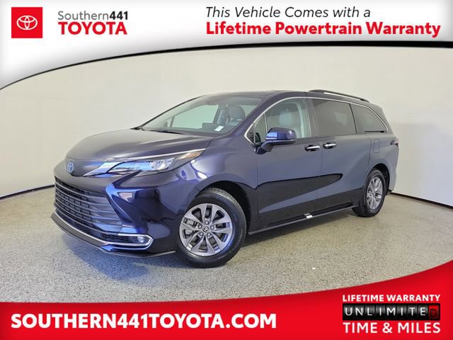 Used 2024 Toyota Sienna XLE FWD image 1
