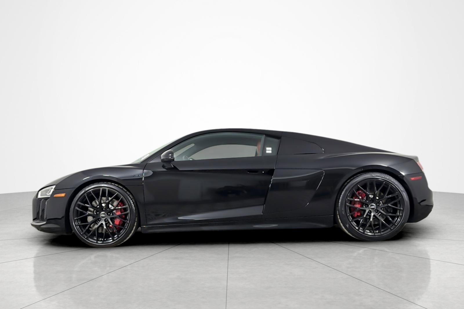Used 2018 Audi R8 V10 w/ Premium Package RWD video 2