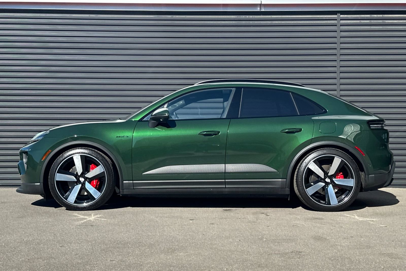 Certified 2025 Porsche Macan 4S Electric image 2